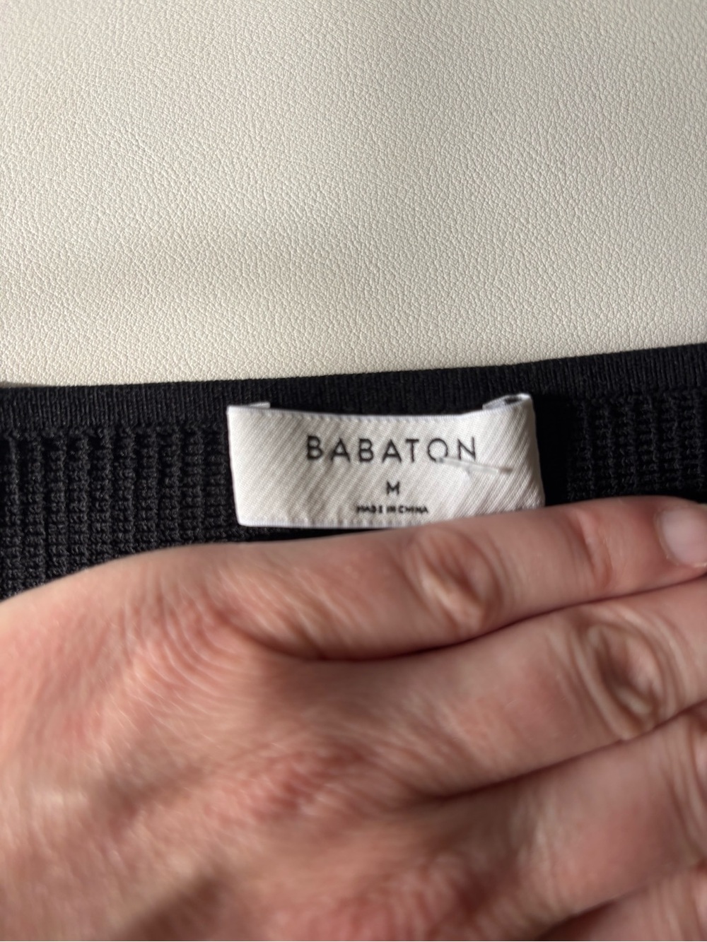 Aritzia Babaton Sculpt Knit Ribbed Cropped Top Black Medium - Picture 3 of 3